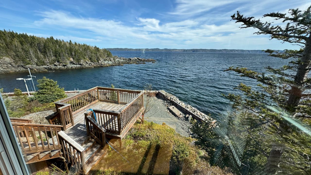 Jerry's back deck in "Jerry's Cove" Jerry's back deck in "Jerry's Cove"