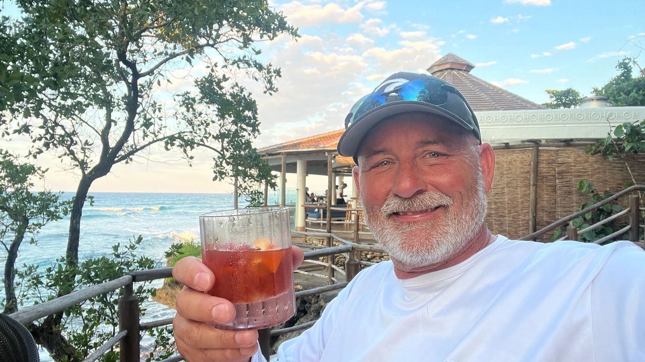 Alan and his Old Fashion Alan and his Old Fashion
