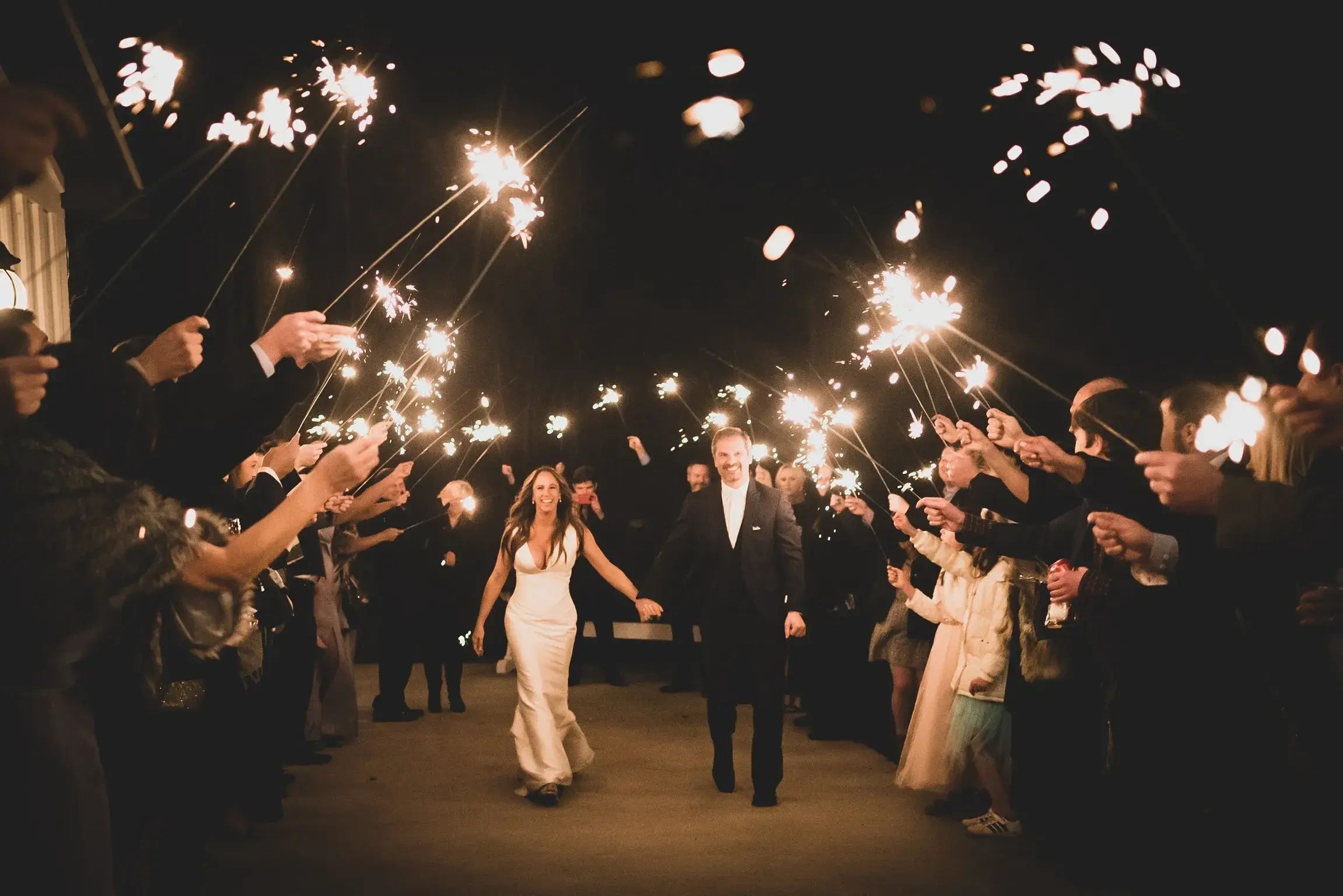 //img1.wsimg.com/isteam/ip/9552f5d8-f12e-405f-88d6-959ba673d026/Sparklers.webp/:/rs=w:1300,h:800