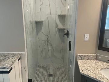 Single shower door 