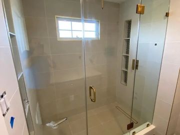 Frameless shower door 