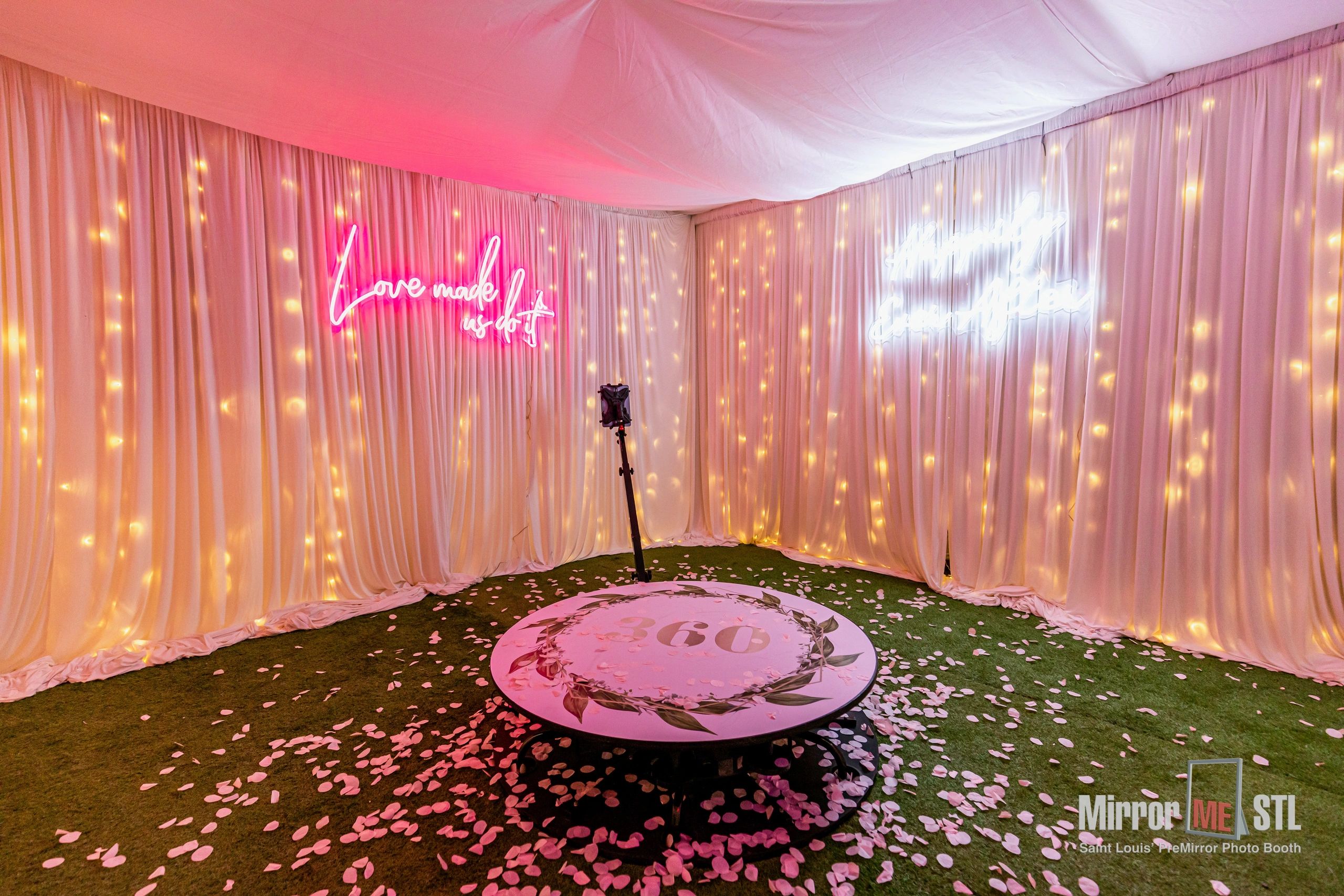 Everyday Elegance - Modern Open Air Photo Booth - Photo Booth - Saint  Louis, MO - WeddingWire