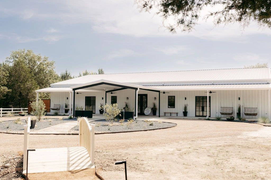 micro-wedding-venue-dallas-lakefront-acres-5