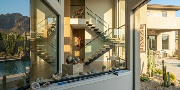Streak-free window cleaning for 1 & 2 story homes. Professional clarity for your East Valley home.