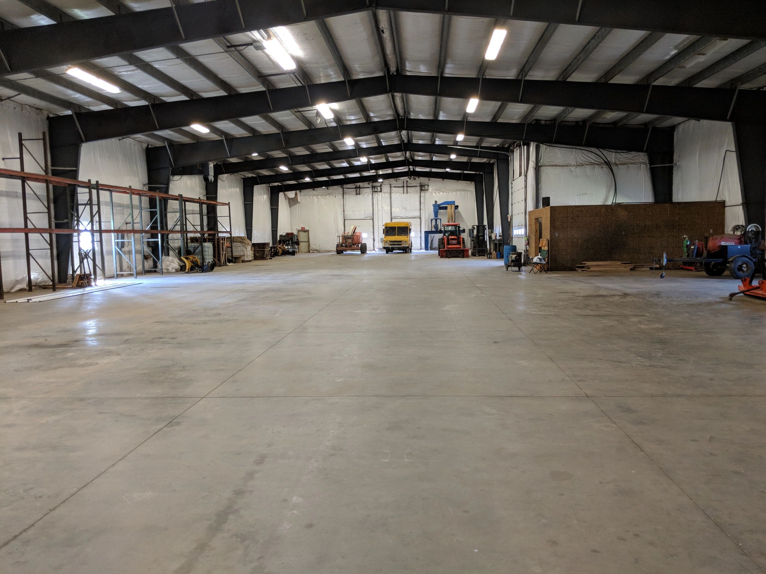 vacant warehouse with 5 dock high loading and 2 grade level loading