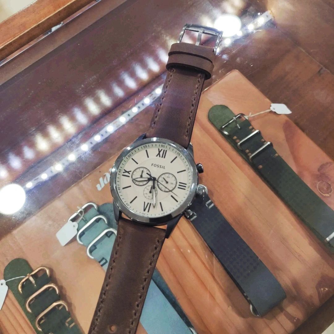 Fossil Watches with Handcrafted Leather Straps in the Philippines