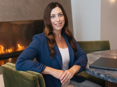 Kelly Gutowski LCSW offering EMDR therapy in Glendale Arizona office