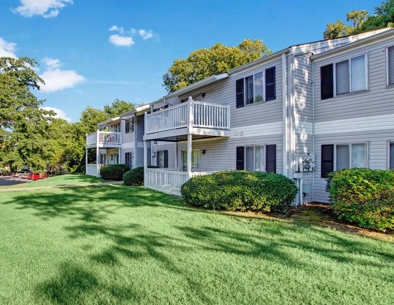 Hampton-Chase-Apartments-1.jpg