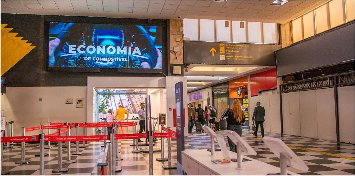 Painel LED Checking Congonhas I Sua Campanha na Entrada do Aeroporto