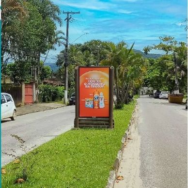 circuito de mobiliario urbano midia DOOH em ubatuba estatico e digital 