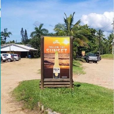 circuito de midia DOOH  mobiliario urbano estatico e digital em caraguatuba 