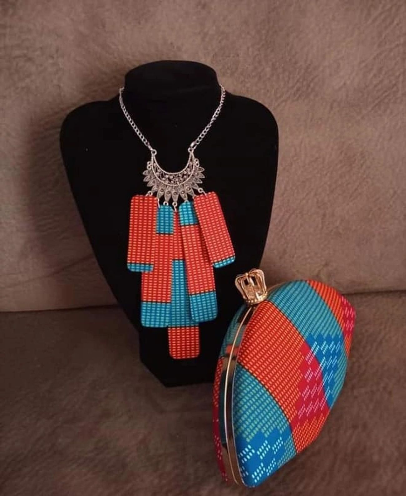 Necklace and Clutch Set NC01
