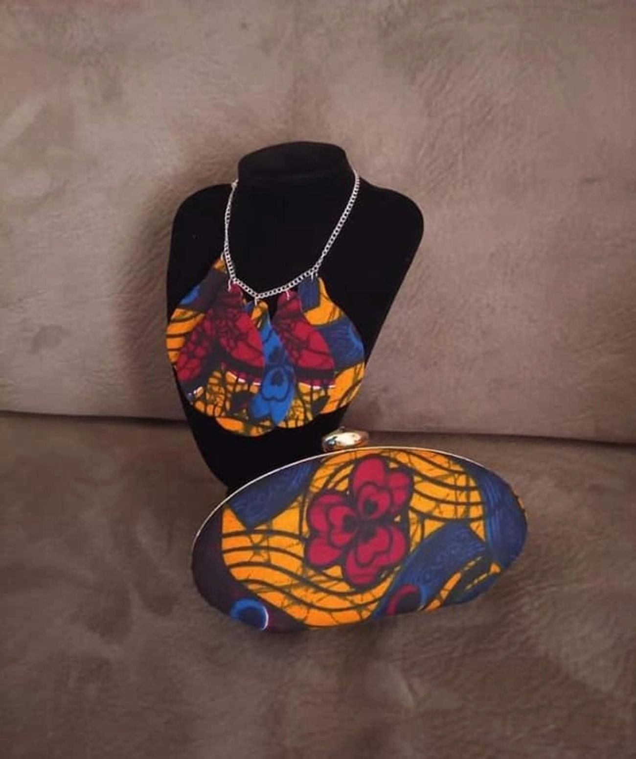 Necklace and Clutch Set NC02