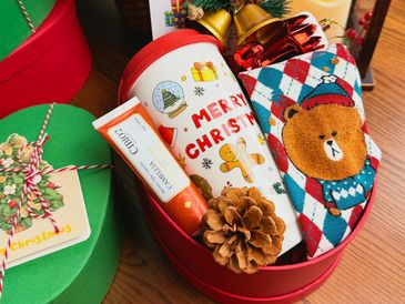 Christmas mug gift box with mug, hand cream, socks or stocking, bell ornament, Christmas ornament,