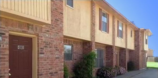 Spectacular 2 / 1 1/2 Townhomes, All Upgraded! 
2 beds, 1 1/2 baths
Washer and Dryer available.
