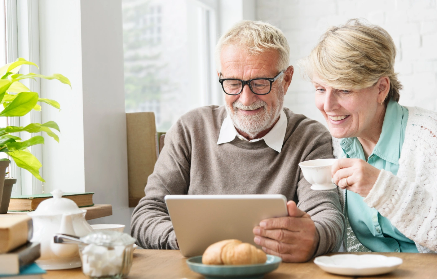 Spectrum Financial Alliance – Couple choosing a financial advisor - Retirement 