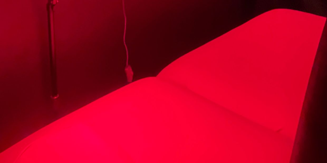 Red light therapy table