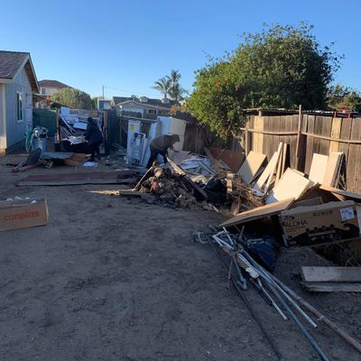 Junk removal 
Junk hauling services
Local junk removal 
