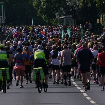 Crowd of people participating in a marathon or race event.