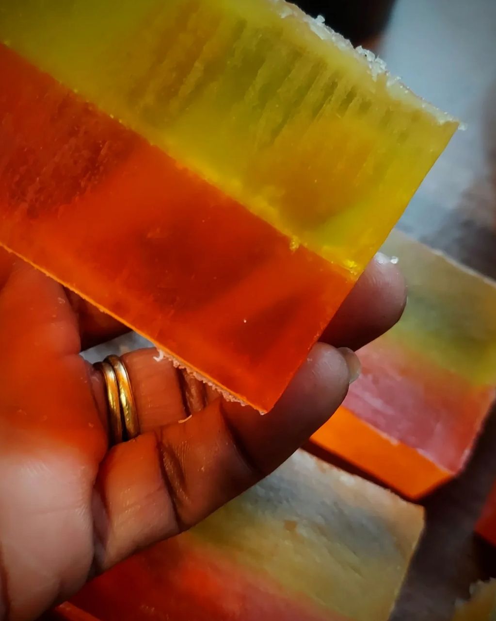Sunset Mango Handmade Soap.
100% Natural vitamin E oil, sheabutter, tea tree oil,Mango essential oil