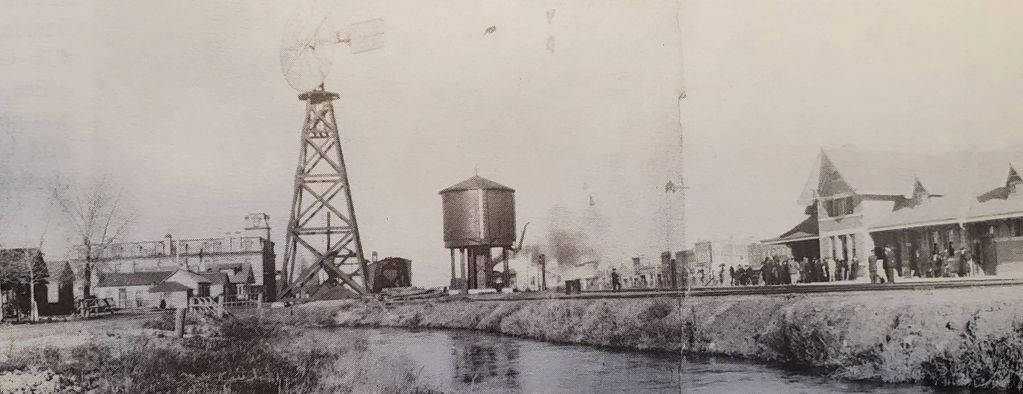 A view of the Metlen Hotel across and the Dillon train depo in the early 1900s.