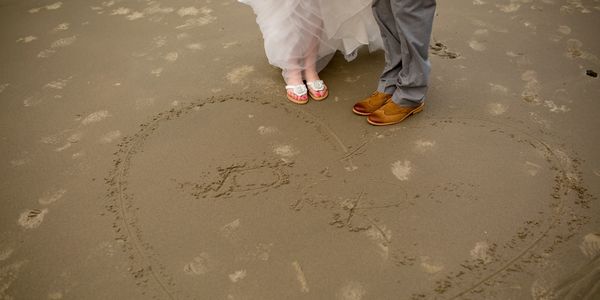 Blending Hearts, elopement, Oregon, coast, feet on beach, Tekoa Rose Photography