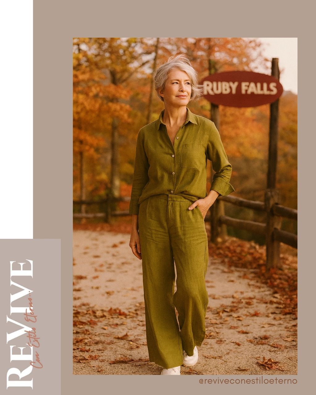 Mujer de cabello corto caminando en un sendero otoñal, vistiendo conjunto verde de camisa y pantalón