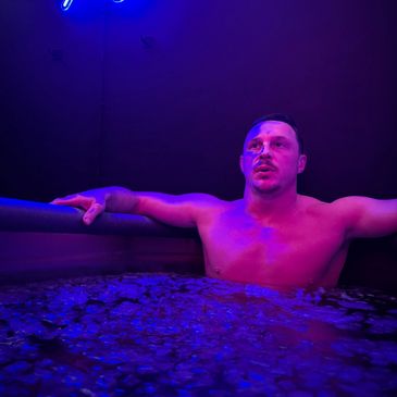 A person using the ice bath at Rejuve Recovery in Scarborough 
