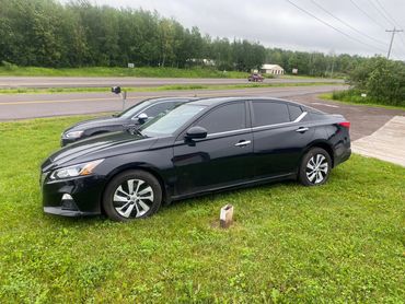 Black Nissan Altima