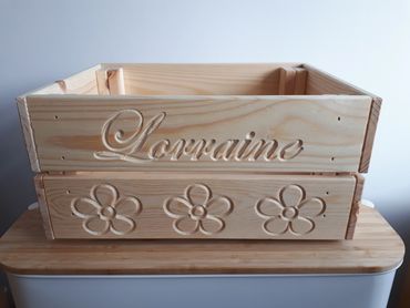 V Carved Crate w/ daisy's
 46 x 31 x 24cm 
