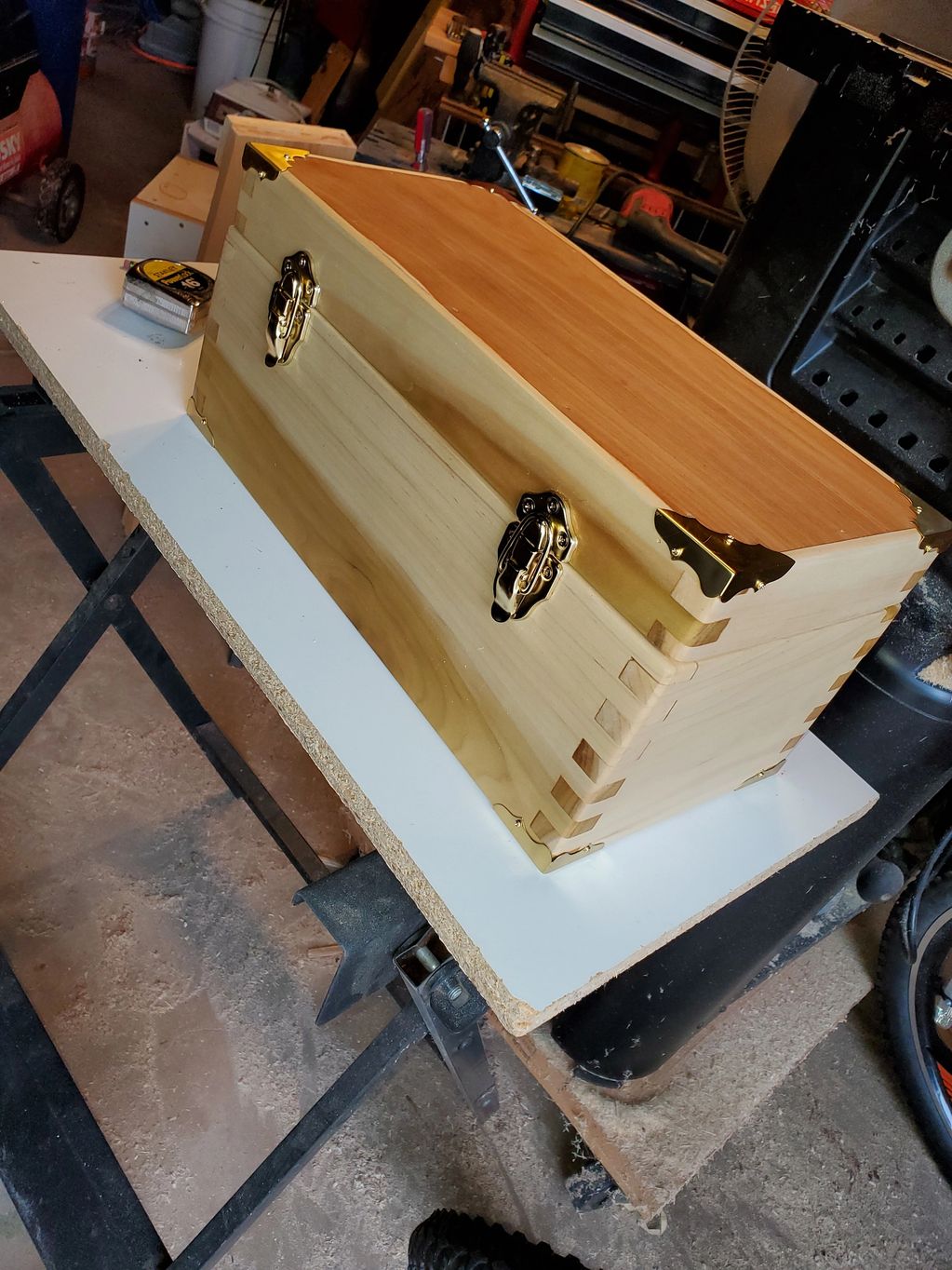 POPLAR TOOLBOX WITH BOX JOINTS 
AND BRASS HARDWARE 