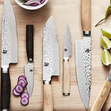 https://img1.wsimg.com/isteam/ip/96ebae24-bcb3-4f3f-a335-c8f8e4438c69/williams-sonoma-shun-knives-sale-tout-b2ac7797.jpg/:/cr=t:0%25,l:13.95%25,w:66.67%25,h:100%25/rs=w:365,h:365,cg:true