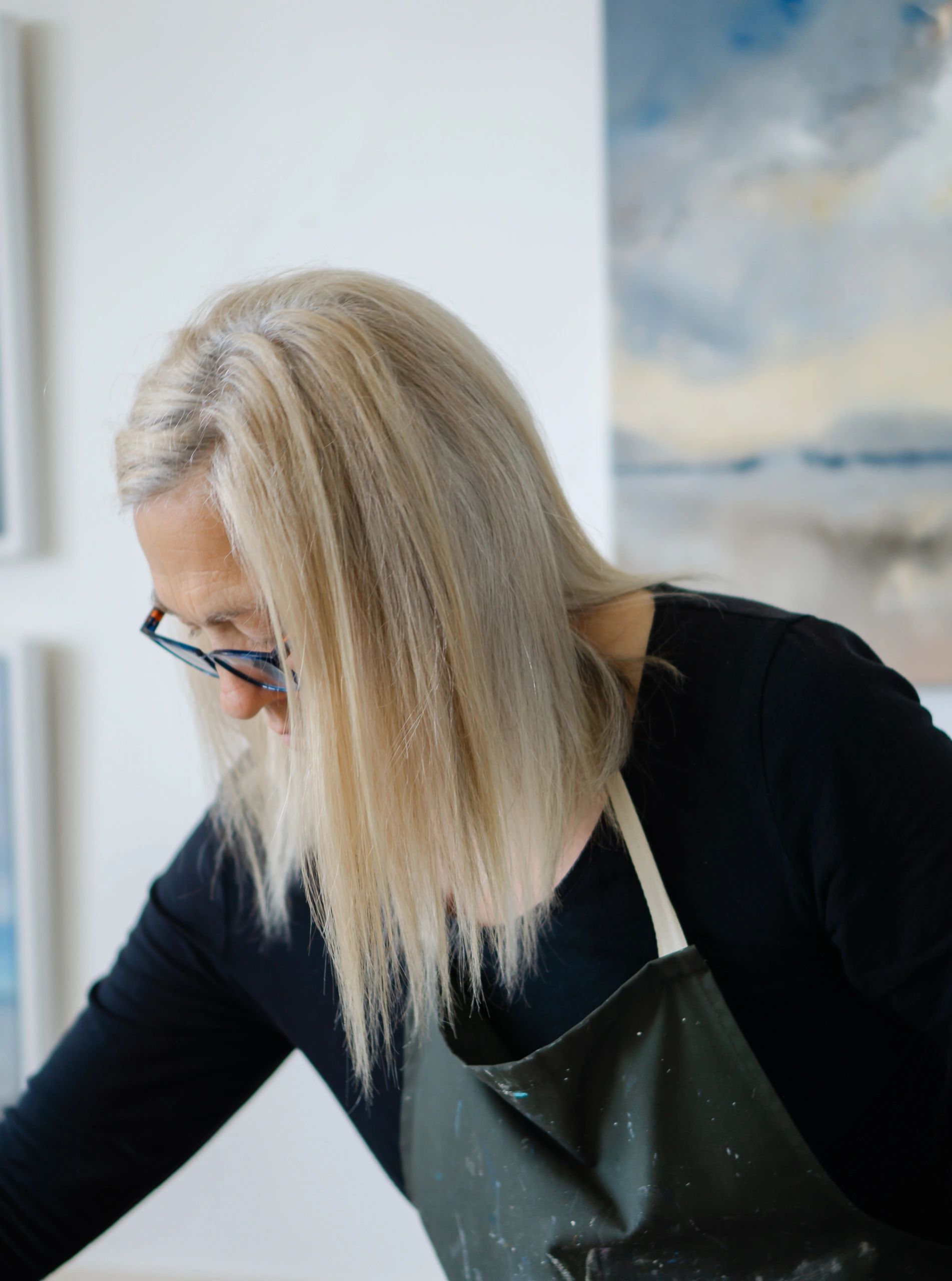 modern portrait of Devon artist in their studio by Felicity Billen