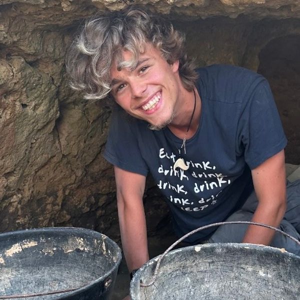 Johnathan Crumm Lecce, Italy. Excavating sector 12N/2N of a mass burial excavation feature