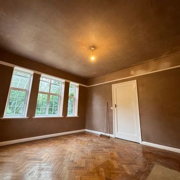 Plastered room, ceiling, walls in Victorian era built house. 