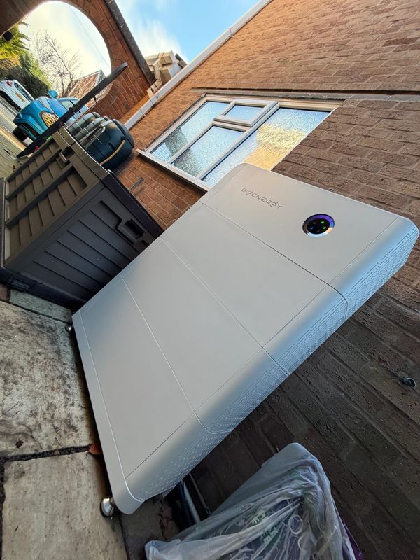 Battery storage installation