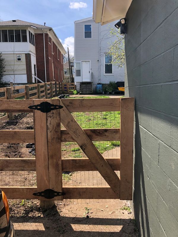 Best fence and gate install for home near Lexington, Kentucky