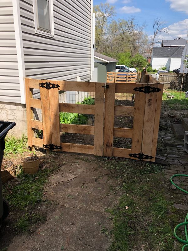 Small fence install with gate install for home near Lexington, Kentucky