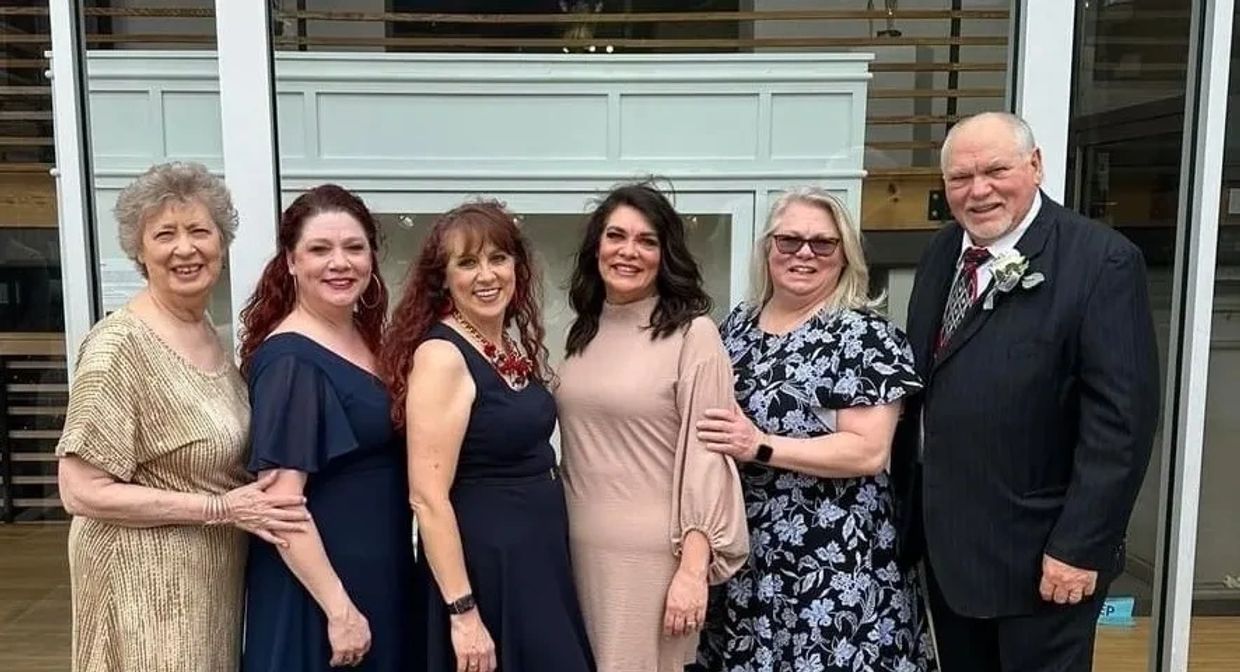 The Sam Austin Family
Bobbye Austin, Jeni Corum, Lori Smith, Marla Nelson, Tina Sewell and Sam Austi