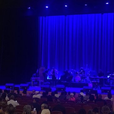 Stephen Smith playing guitar in front of live audience