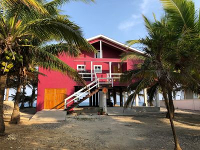 Hibiscus House beachfront vacation rental on the island of Utila, Honduras