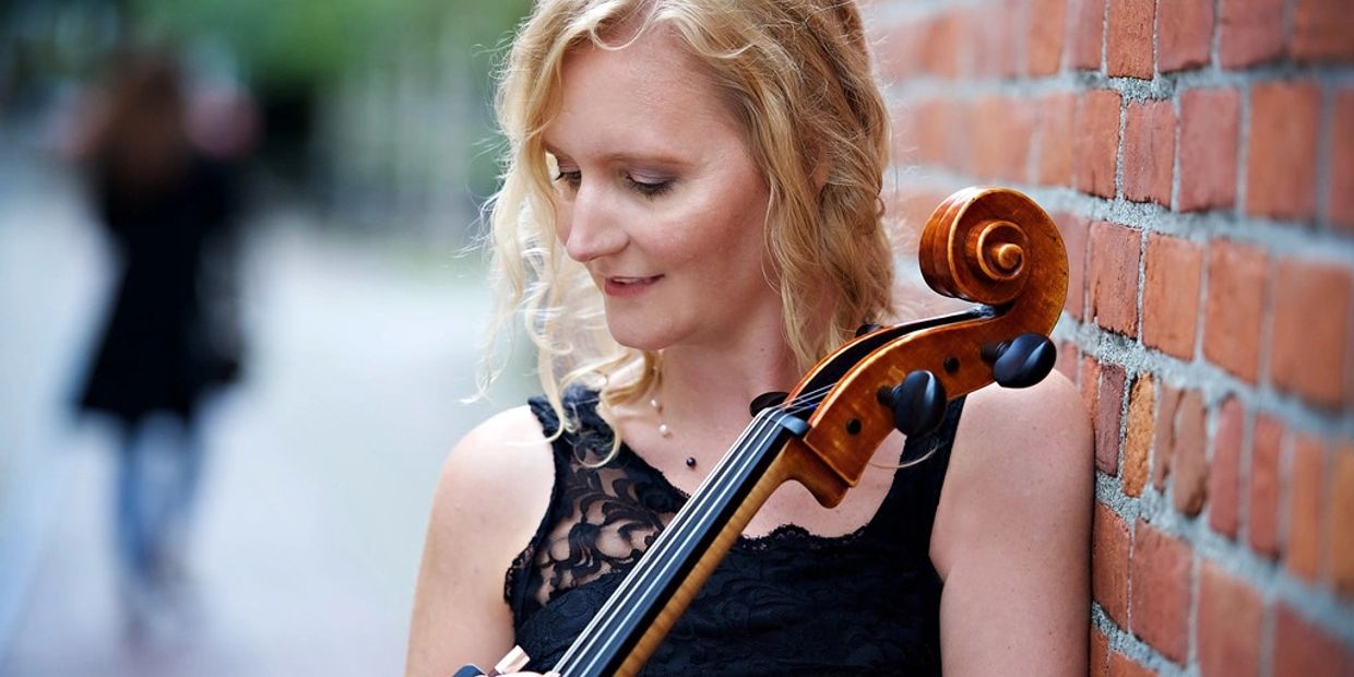 Vancouver BC Cellist Jennifer Moersch