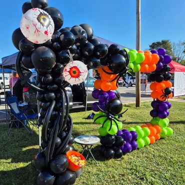 Halloween themed photo spot with Creepy tree made out of balloons