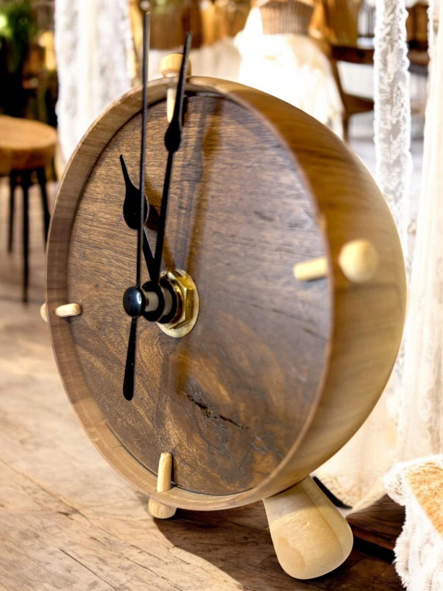 A small desk clock.