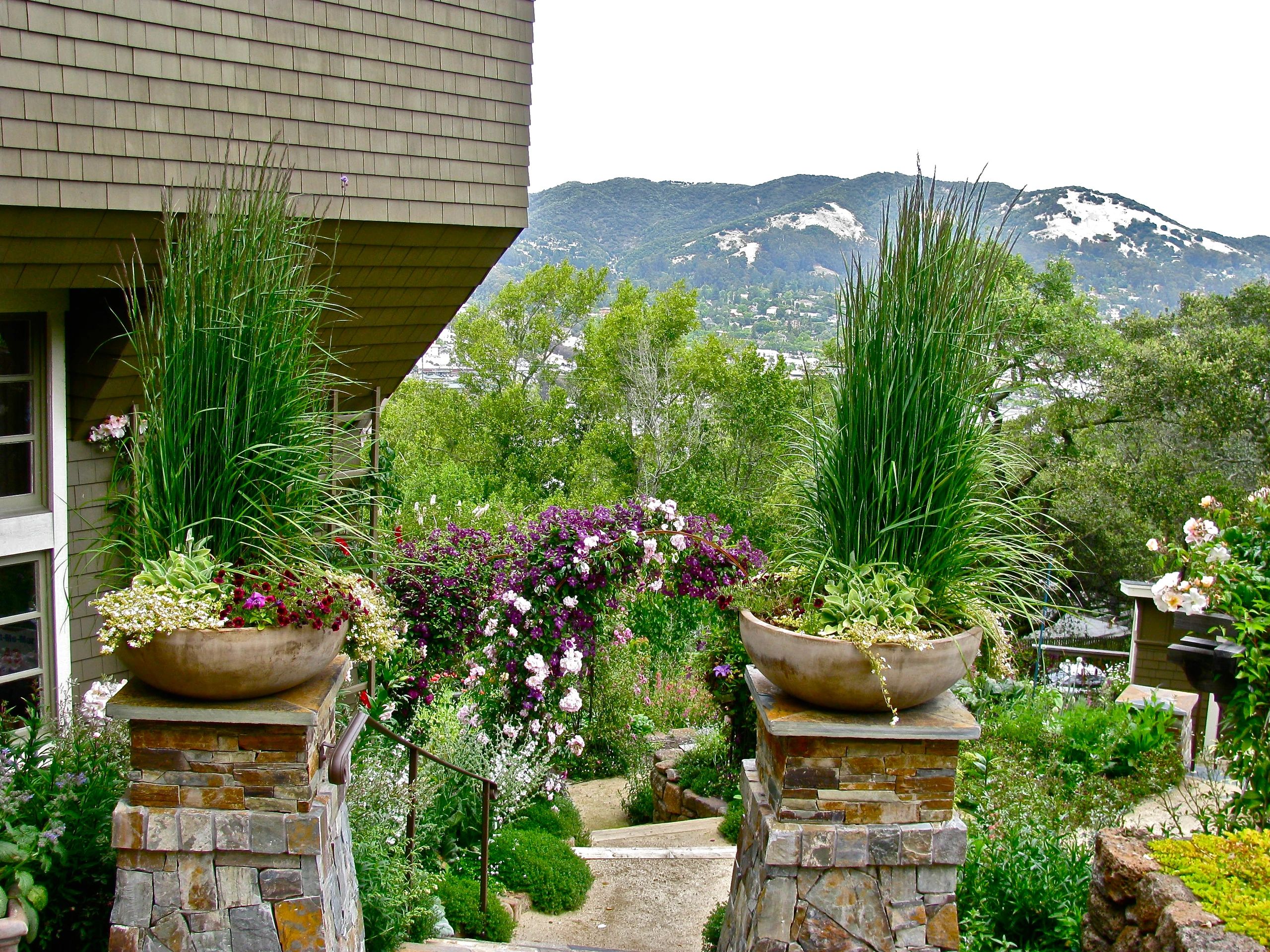 AVIDGREEN LANDSCAPING logo