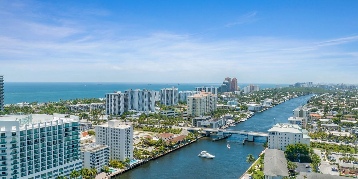 Hollywood Beachfront condo with Direct Ocean View