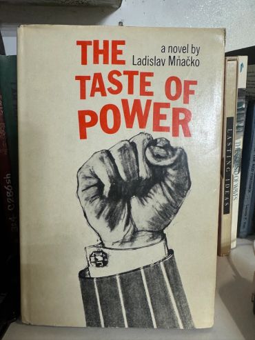 Book cover of 'The Taste of Power' by Ladislav Mňačko with a clenched fist illustration.