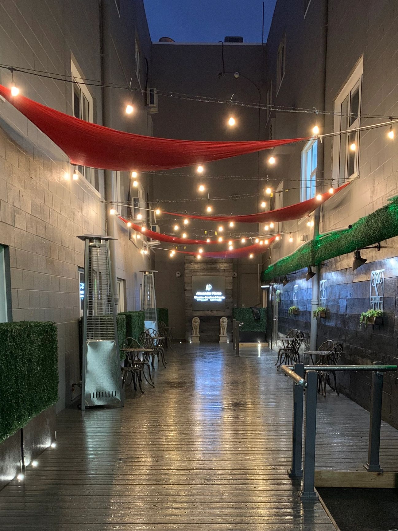 HOME Alexander Pierce Restaurant