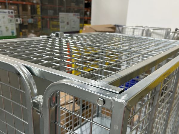 Durable top-corner weld construction.