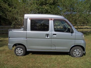 2011 Silver Daihatsu Hijet Deck Van Automatic 4wd 4-door mini truck